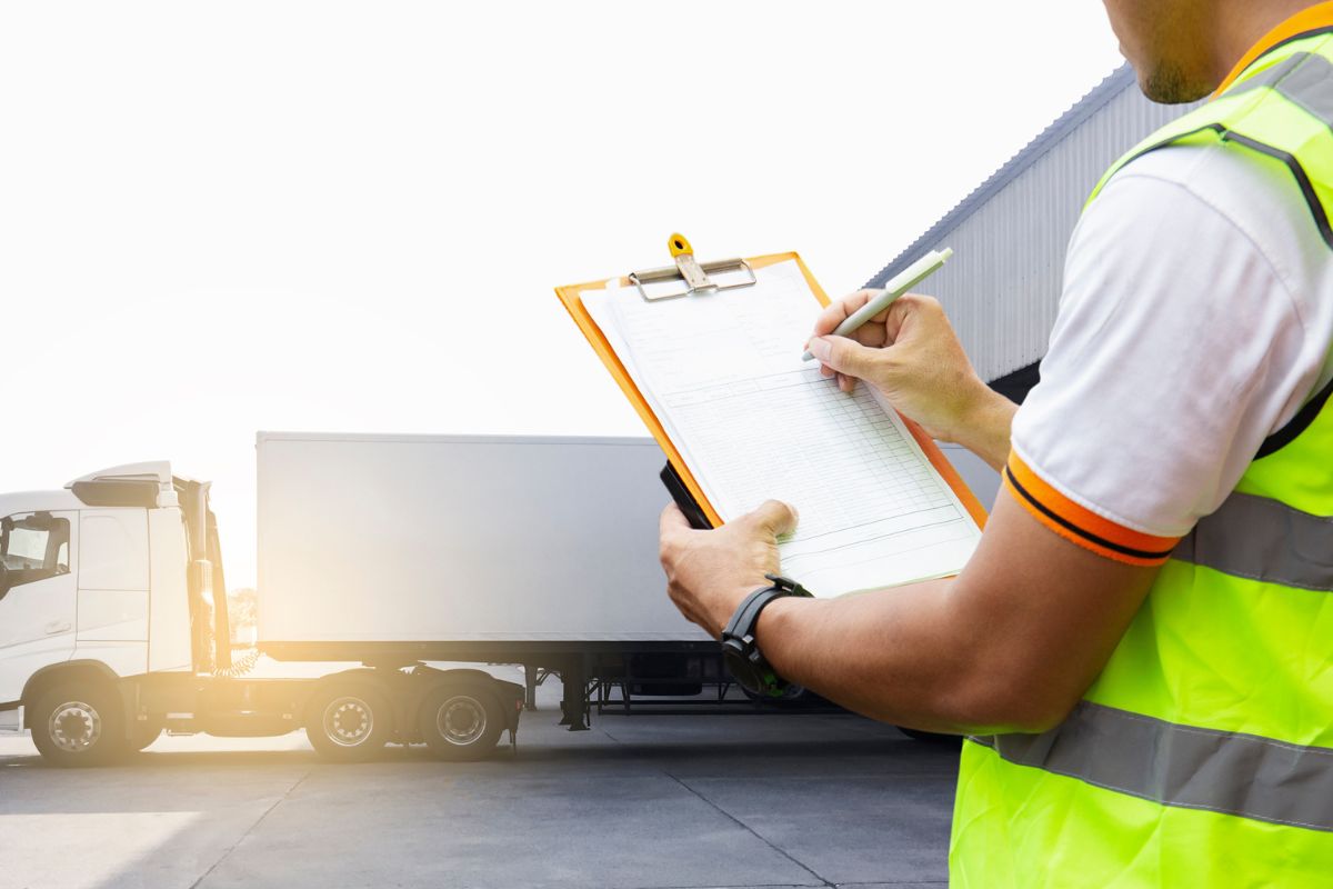 How Toronto 3PLs Ensure Cross-Border Shipping Compliance